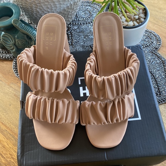 🔥the cutest little pumps!🔥 - Picture 2 of 9